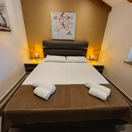 Aaa & With Free Parking Apartament Pula
