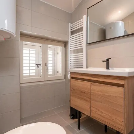 Aaa & With Free Parking - Reservation Needed Apartamento Pula