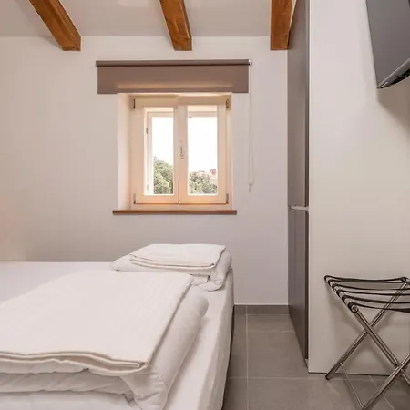 Aaa & With Free Parking - Reservation Needed