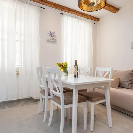 Aaa & With Free Parking - Reservation Needed *