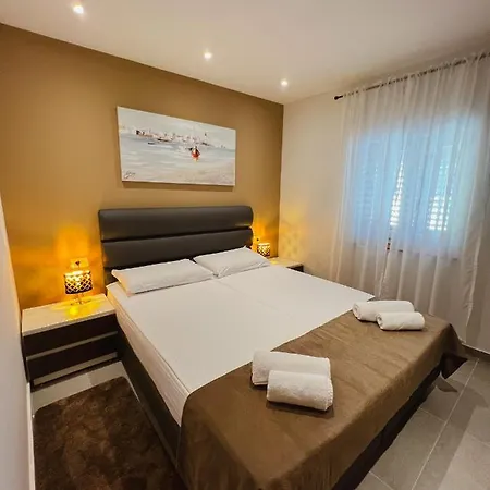 Aaa & With Free Parking - Reservation Needed Appartamento Pola