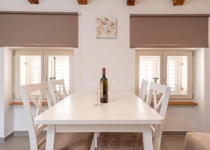 Appartamento Aaa & With Free Parking - Reservation Needed Pola