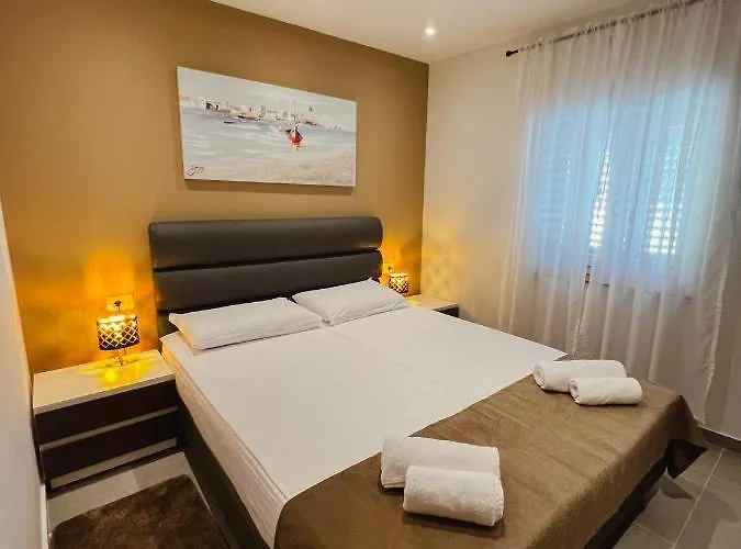 Aaa & With Free Parking - Reservation Needed Appartamento Pola